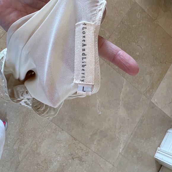 4 Love And Liberty Silk Lace Poncho Blouse L - Picture 3 of 5